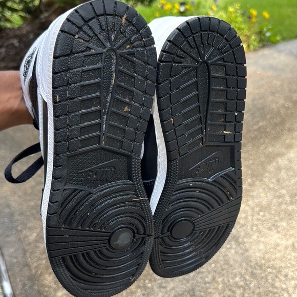 🥳🥳 Nike Air High-Top Black and White Sneakers - Picture 6 of 6